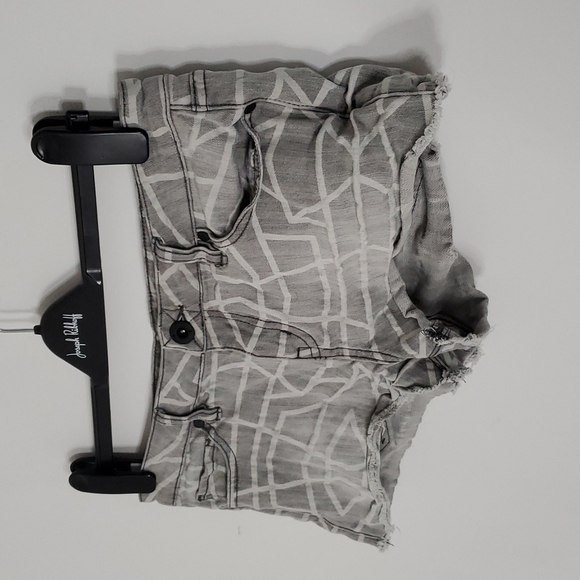 hurley grey and white 29 Waist jean shorts - Picture 2 of 7